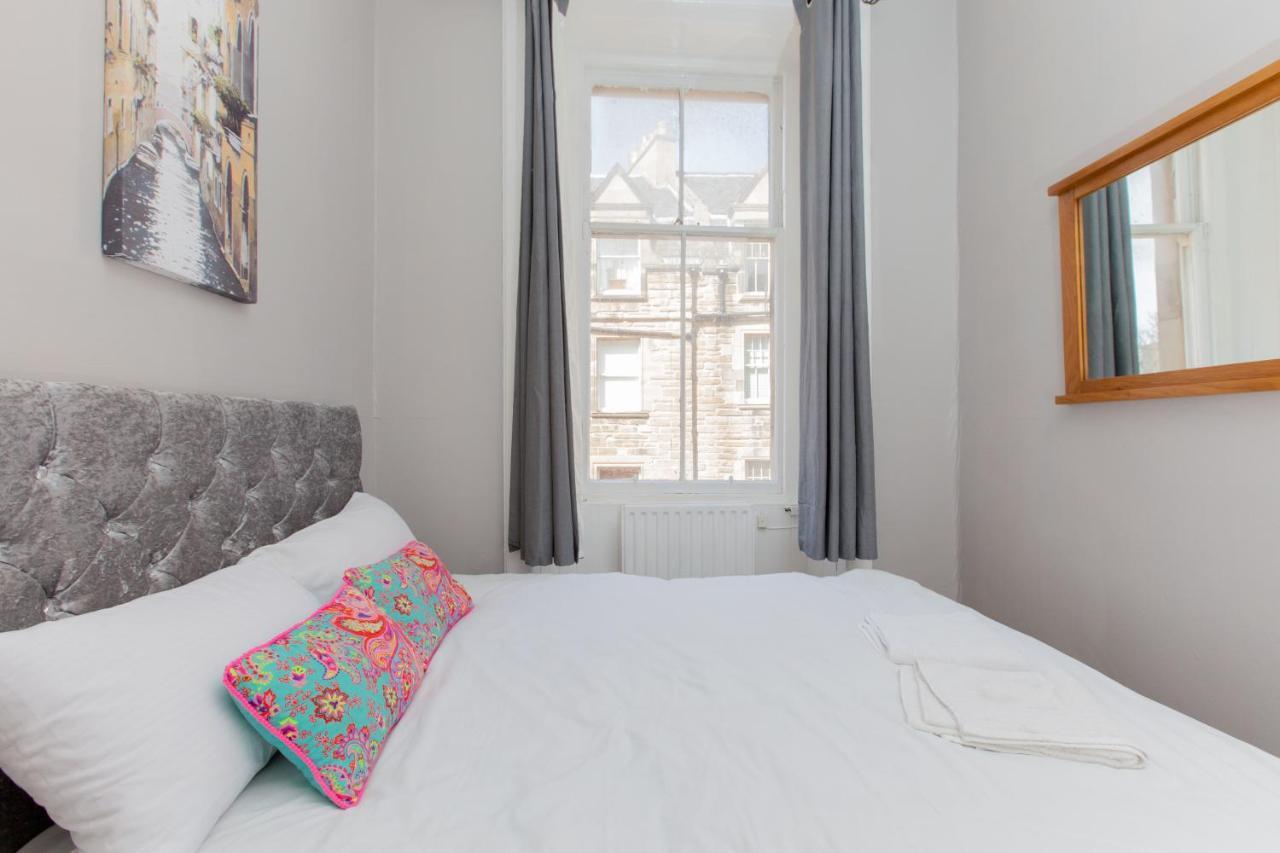 Bright & Homely City Centre Apartment Near Holyrood 에든버러 외부 사진