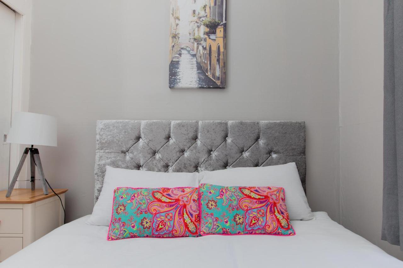 Bright & Homely City Centre Apartment Near Holyrood 에든버러 외부 사진