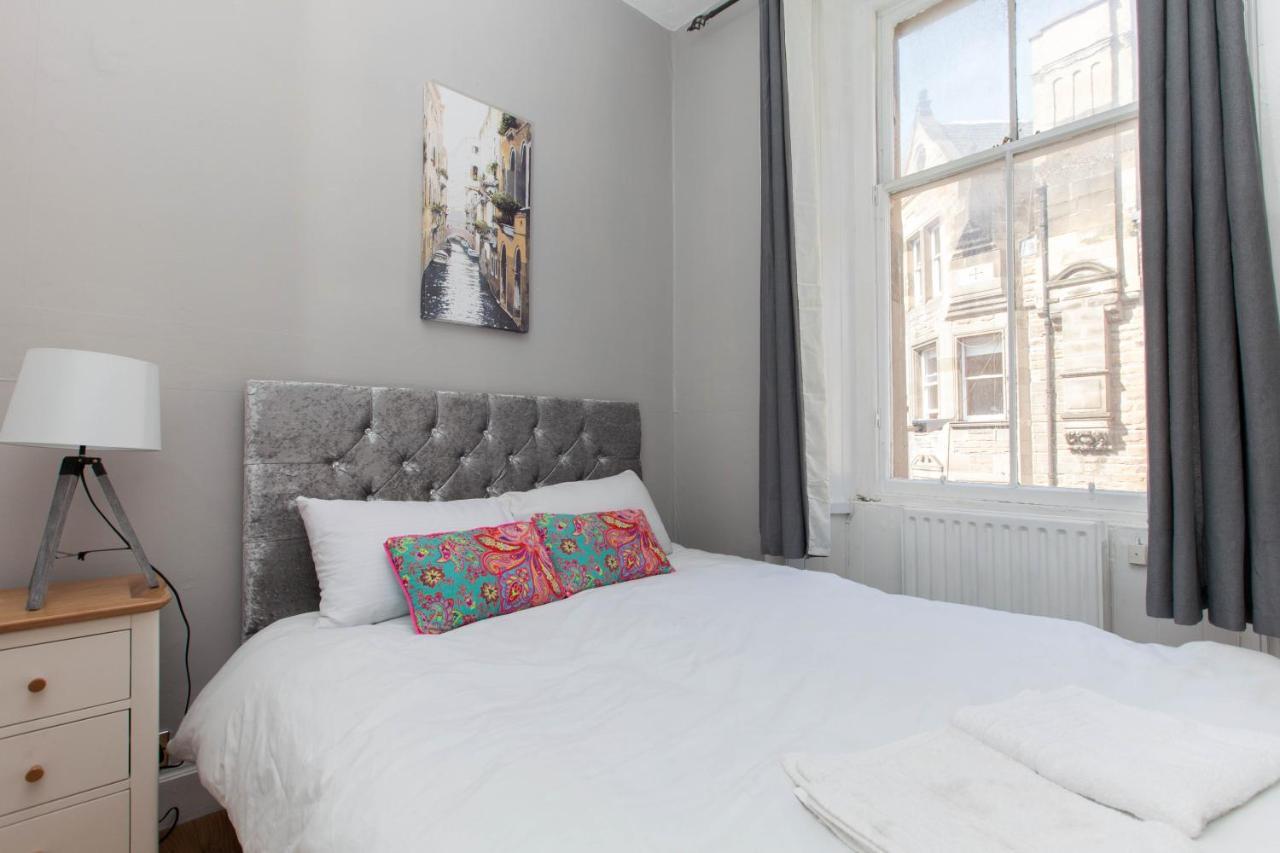 Bright & Homely City Centre Apartment Near Holyrood 에든버러 외부 사진