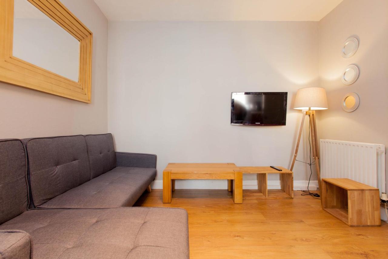 Bright & Homely City Centre Apartment Near Holyrood 에든버러 외부 사진
