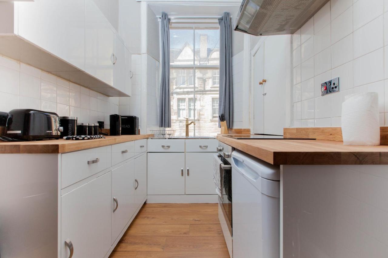 Bright & Homely City Centre Apartment Near Holyrood 에든버러 외부 사진