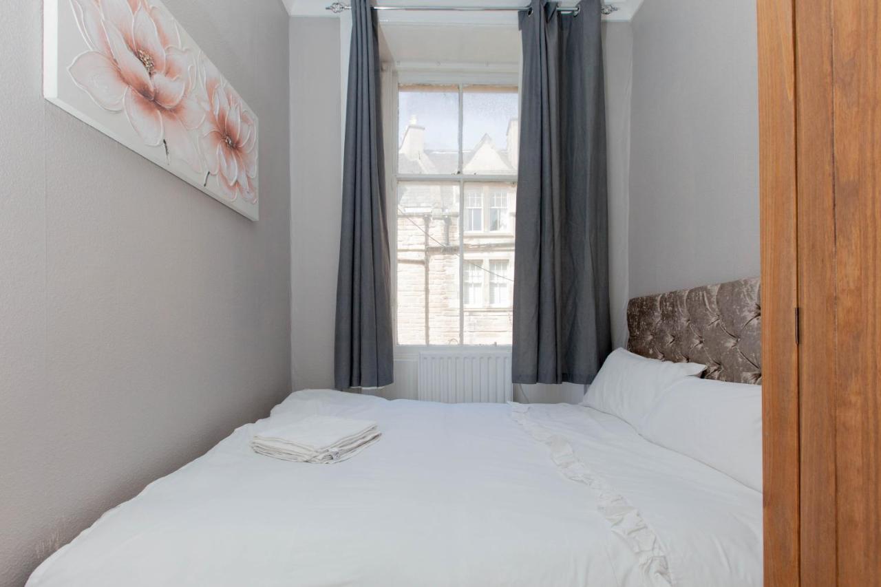 Bright & Homely City Centre Apartment Near Holyrood 에든버러 외부 사진